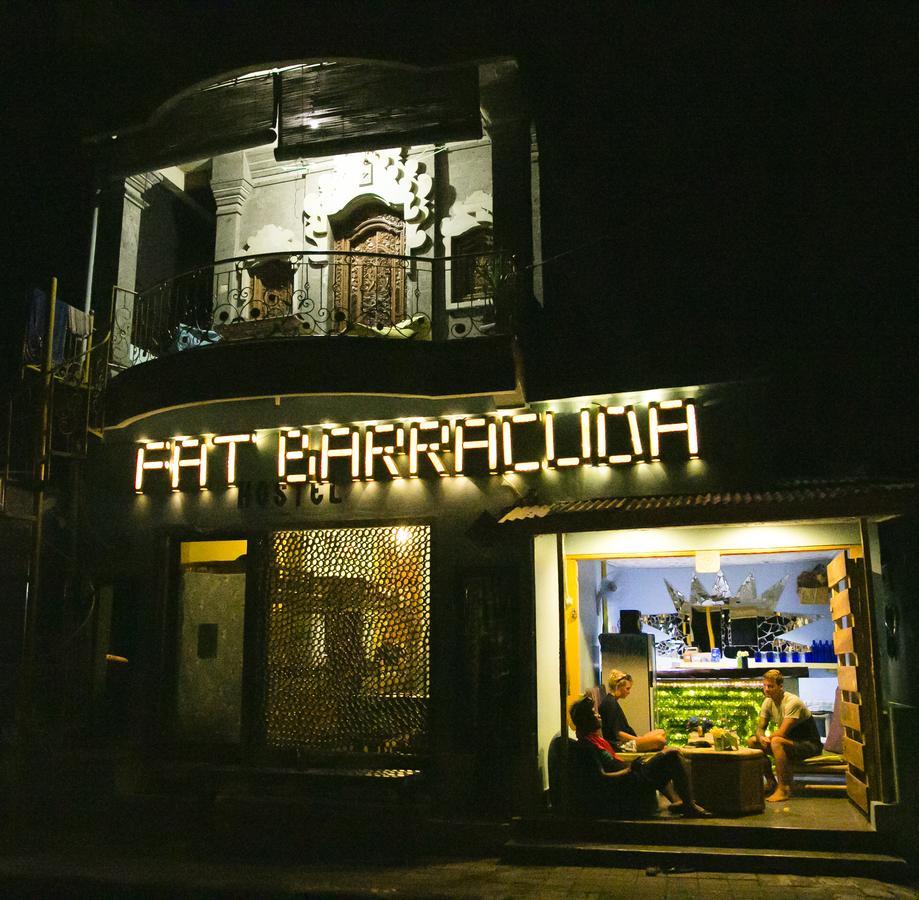 Fat Barracuda Hostel ปาดังไบ ภายนอก รูปภาพ
